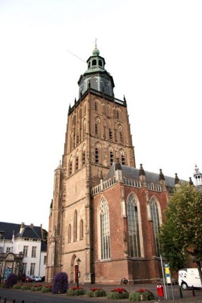 Walburgiskerk, Librije en toren